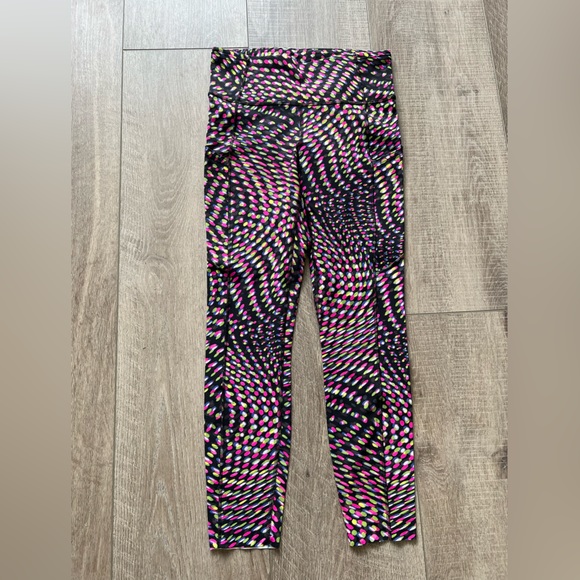 Lululemon SeaWheeze Fast & Free High-Rise Tight in To The Beat Raspberry Multi - Picture 6 of 9